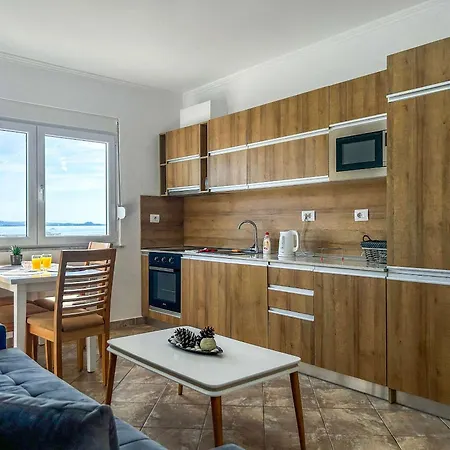 Divine 642 * Durrës